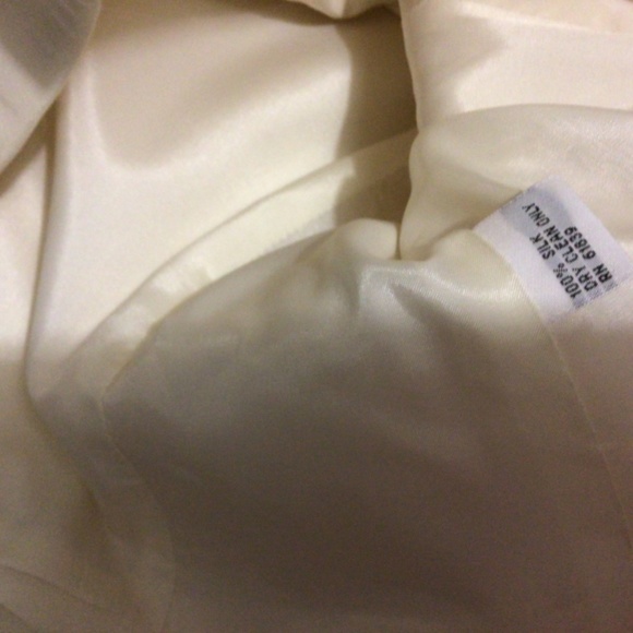 Size 4 Ricki Freeman Teri Jon 100% cream silk jacket and100% black silk skirt - Picture 2 of 5